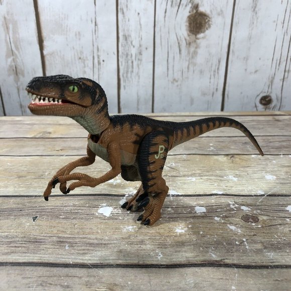 Vintage Jurassic Park Dilophosaurus Spitter JP02 & Velociraptor Strike JP03 Lot - Picture 2 of 11